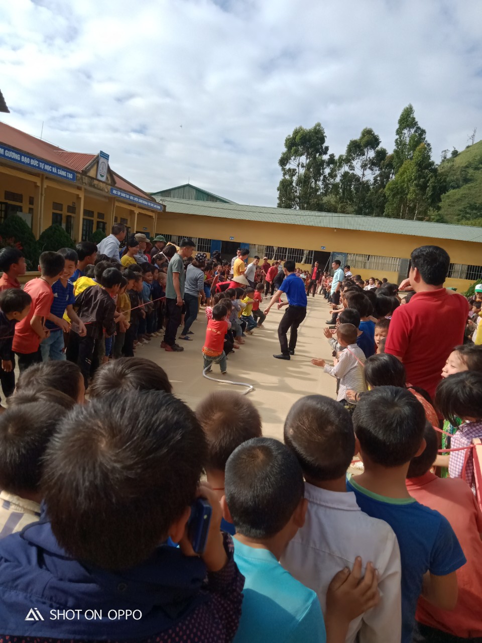 HOẠT ĐỘNG THỂ THAO CHÀO MỪNG 20/11 CỦA TRƯỜNG PTDTBT TH QUANG TRUNG