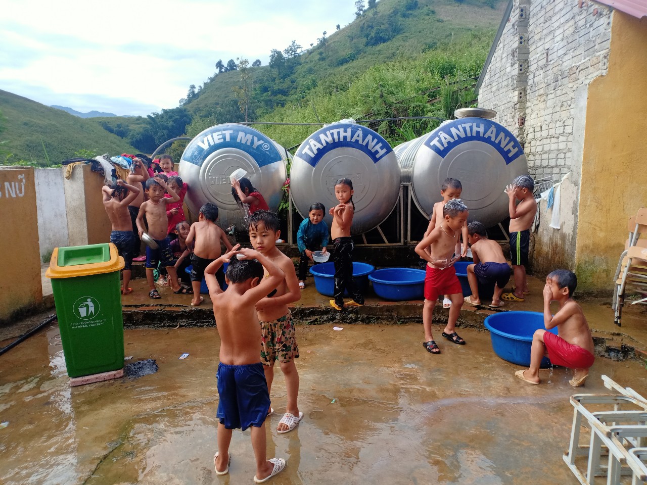 CHĂM LO CHO HỌC SINH BÁN TRÚ