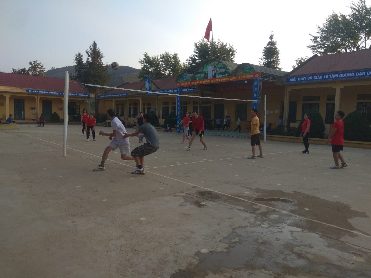 THÀNH LẬP ĐỘI BÓNG CHUYỀN NAM, NỮ THAM GIA LUYỆN TẬP CHUẨN BỊ CHO GIẢI ĐẤU CỦA NGÀNH
