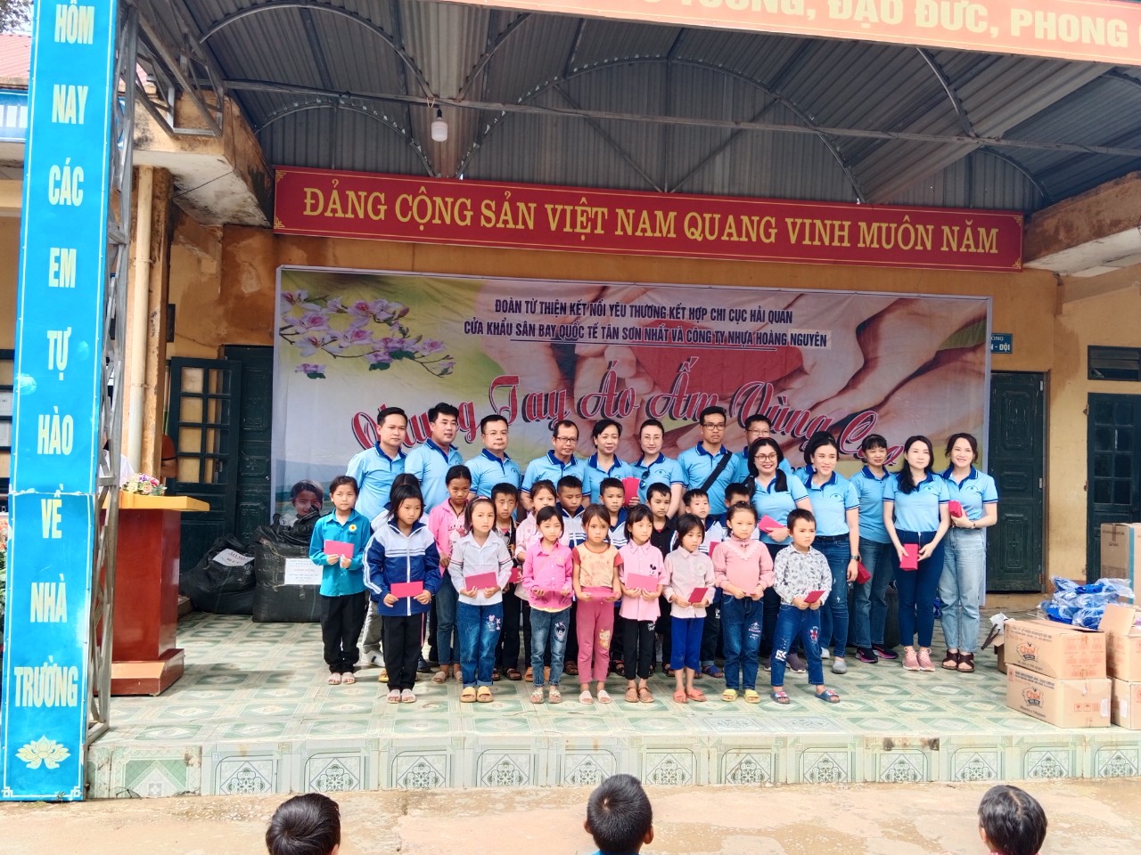 TRƯỜNG PTDTBT TH QUANG TRUNG ĐÓN ĐOÀN TỪ THIỆN