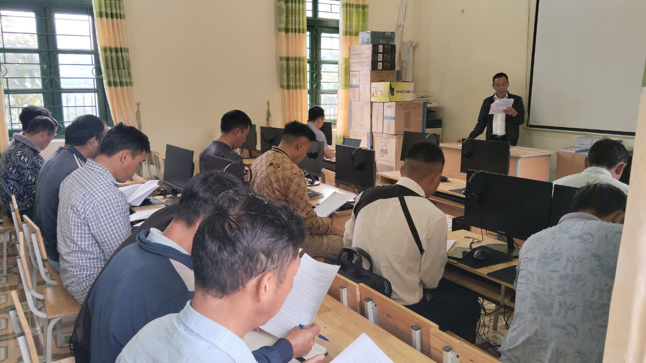 BUỔI HỌP PHỤ HUYNH ĐẦU NĂM-TRƯỜNG PTDTBT TH QUANG TRUNG