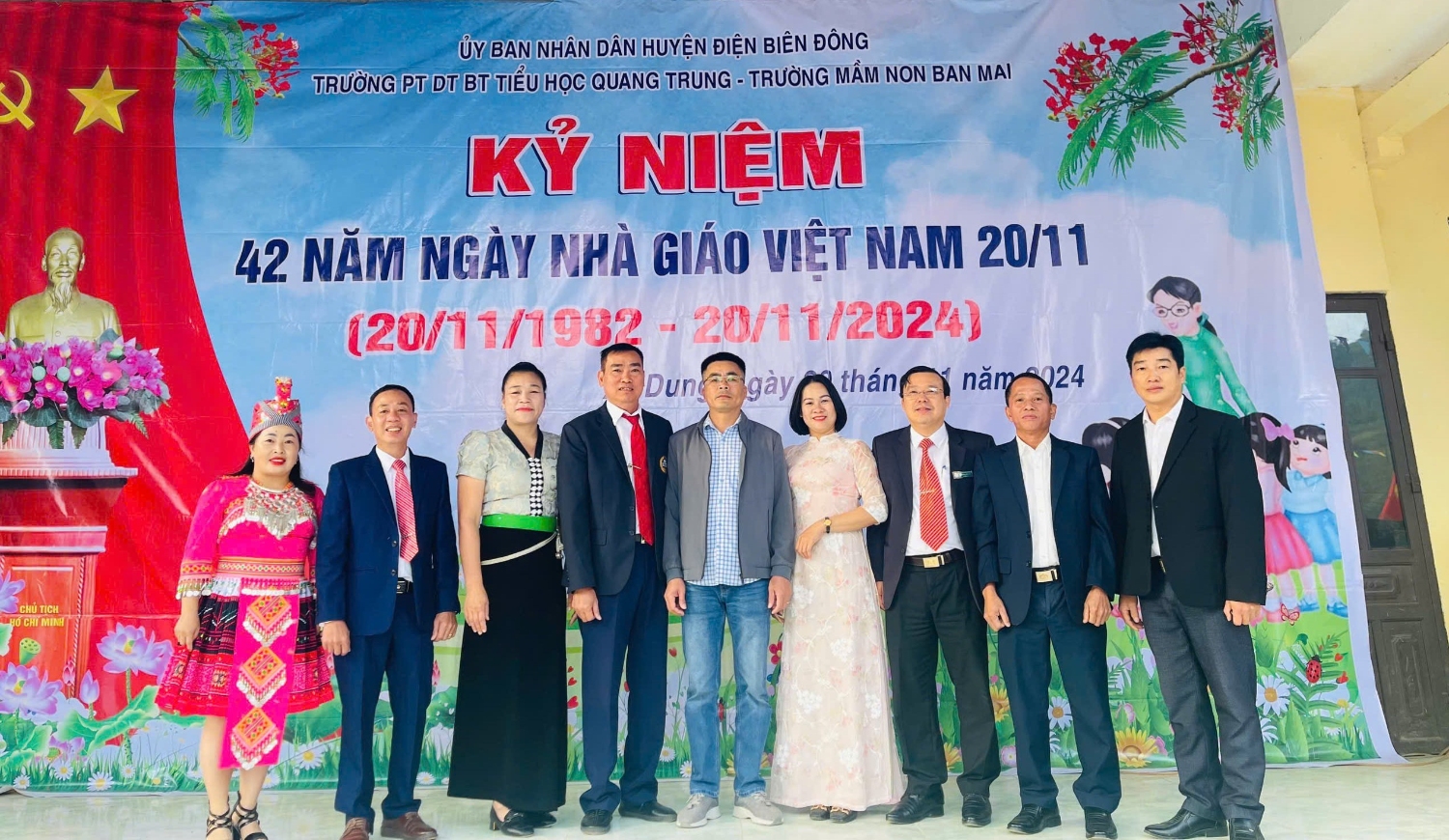 LỄ KỶ NIỆM 42 NĂM NGÀY NHÀ GIÁO VIỆT NAM CỦA TRƯỜNG PTDTBT TH QUANG TRUNG