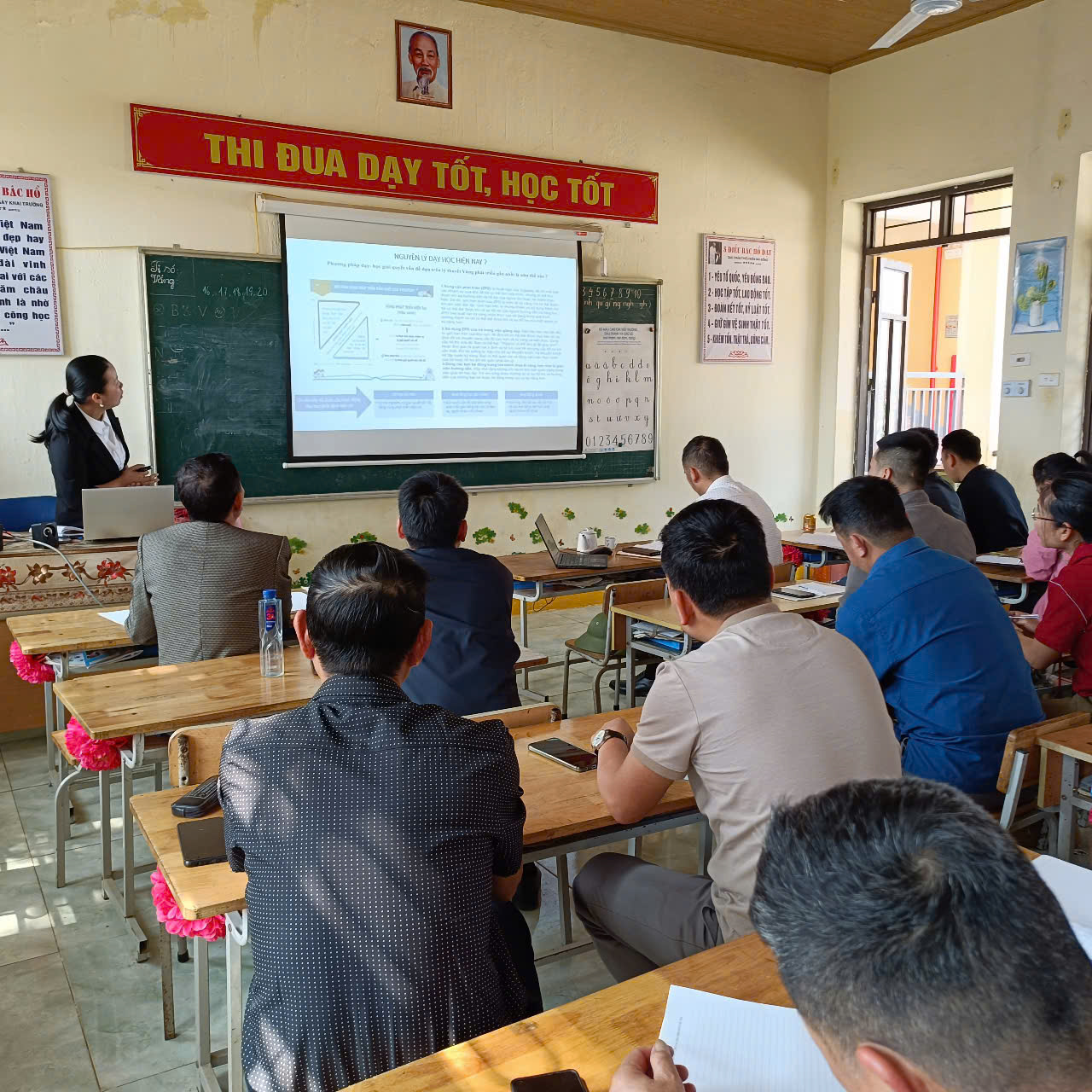 GIÁO VIÊN TRƯỜNG PTDTBT TH QUANG TRUNG THAM GIA TẬP HUẤN PHƯƠNG PHÁP TĂNG CƯỜNG KỸ NĂNG ĐỌC VIẾT CHO HỌC SINH TIỂU HỌC